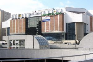Un muncitor a căzut de la etajul doi în gol la Hala Centrală