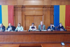 Primarii şi prefectul de Suceava, atenţionaţi că funcţionarii din primării refuză în ...