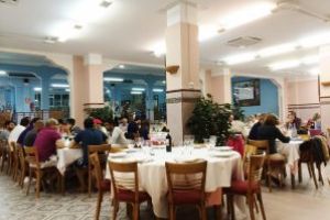 O femeie a murit si 29 de persoane s-au simtit rau dupa ce au mancat intr-un restaurant din Valencia