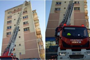 FOTO. Pompierii intervin în Carpaţi. Cade tencuiala de pe un bloc