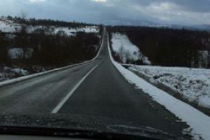 Infotrafic: Zapada framantata si vizibilitate redusa pe DN18, in Pasul Prislop. Drumarii au intervenit cu 14 utilaje