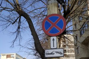 Atentie!: Constanta. Masinile care stationeaza sau sunt oprite neregulamentar vor fi ridicate incepand cu jumatatea lunii martie