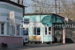 Barbati, escortati si incarcerati in Penitenciarul Poarta Alba. Ce infractiuni au comis