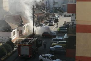 FOTO: Incendiu la un autoturism, în Alba Iulia