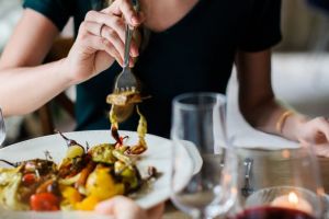 Mâncarea de la un restaurant cu o stea Michelin a ucis o femeie şi a băgat în spital alte 18 persoane