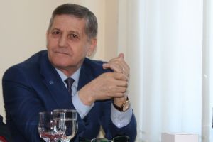Preşedintele Asociaţiei Crescătorilor de Albine: Cumpăraţi mierea din pieţe!