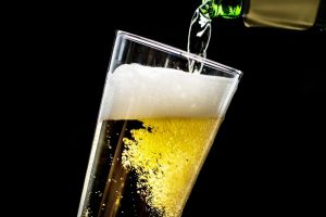 Plumb şi arsenic descoperite în bere şi vin