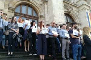 Poliţiştii sar în apărarea procurorilor: ”Nu suntem în slujba lor, suntem în slujba poporului”