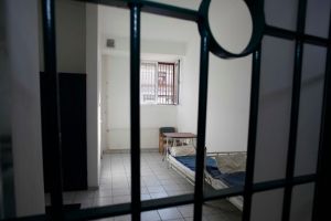 Bărbat prins în flagrant după ce a violat două femei. Era eliberat condiţionat