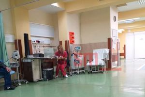FOTO. Asistentă de la Spitalul Judeţean, vedetă pe Facebook. Fotografiată pe ascuns