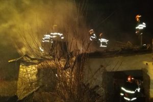 Incendiu violent la Agighiol, judetul Tulcea. O locuinta a fost mistuita de flacari. Un barbat a ars de viu (galerie foto) 