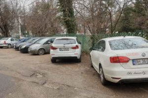 Piteşteni BLOCAŢI de maşini şi gunoaie ÎN ZI de DUMINICĂ!