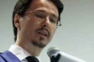 Judecătorul Cristi Danileţ a venit în judeţul în care un singur magistrat protestează public împotriva modificării legilor justiţiei!