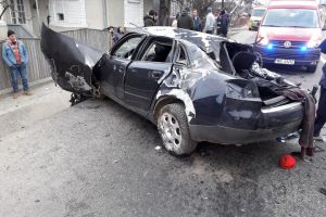Accident la Mijlocenii Bârgăului. Șoferul grav rănit (FOTO)