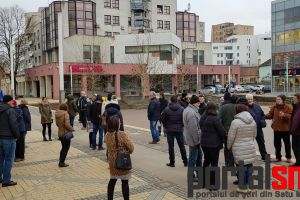 FOTO/VIDEO. Protest la Satu Mare. Zeci de oameni au ieşit în stradă
