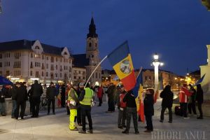 “Nu acceptăm dictatura”: Protest împotriva modificării legilor justiţiei, la Oradea (FOTO)
