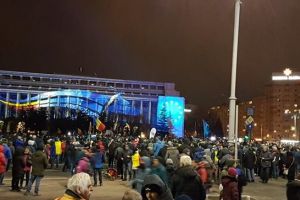 Mii de oameni protestează în Capitală şi marile oraşe din ţară împotriva modificării legilor justiţiei