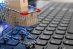 Comerţ electronic la limita legii. Sute de site-uri afişează preţuri-capcană!