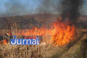 ULTIMĂ ORĂ: Incendiu de vegetaţie la Tătăranu