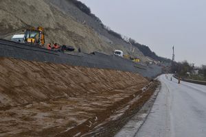 Încă un an cu probleme rutiere la Şoimuş: se va circula greu lângă „dealul liliecilor”