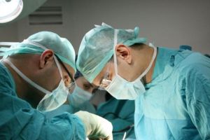 Scandal la indigo în epoci diferite! Medicii falşi profesează în România de aproape un secol!