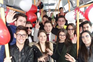 Căsătorii de o zi în Autobuzul Dragostei