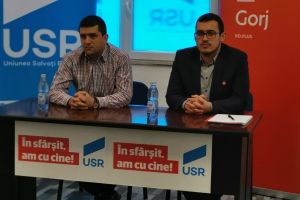 USR şi PLUS, în stradă. „Vino să semnezi, ca să ai ce să votezi!”
