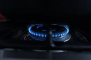 Ce mai platim din buzunarele noastre, din cauza actualului guvern PSD-ALDE?Taxa de 2% impusa  companiilor din energie va fi platita de toti romanii: De la 1 martie creste pretul la curent. Urmeaza si gazul
