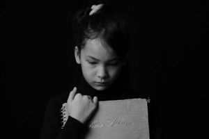 Scrisoarea unei fetiţe de nouă ani către mama ei beţivă – ’’Am plâns toată noaptea pentru tine…’’