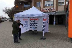 Alianţa 2020 USR PLUS, prima acţiune comună în Alba: Strângerea de semnături pentru susţinerea candidaţilor pentru alegerile europarlamentare