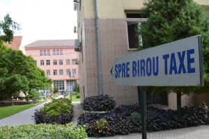 Şcoală, scumpă şcoală: Ca să-şi ia ei lefurile, şefii Universităţii vor să mărească iar taxele studenţilor