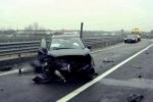 Neatentia la volan ucide pe DJ 212 / 1 mort si 4 raniti