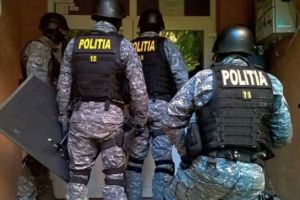 PERCHEZITII in Fulga. Doi hoti care au spart o locuinta si au furat bunuri de 25.000 de euro, saltati de mascati