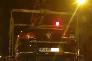 FOTO. Taxat pentru tupeu. Maşina unui sătmărean, ridicată la Cluj