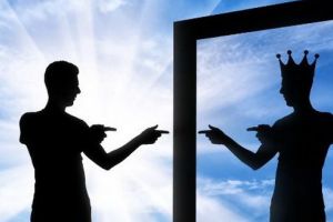 Celebru hipnoterapeut dezvăluie: 17 semne că suferi de narcisism