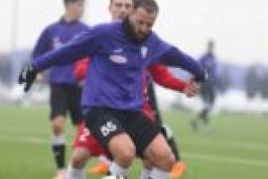 Schimb de atacanţi post-derby: Bădăuţă merge la ACS Poli, Drăghici la Ripensia. Penultima clasată a adus şi un junior internaţional