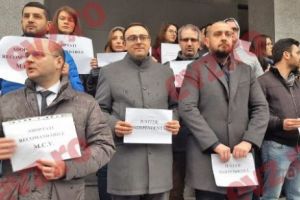 PROCURORII din Constanţa REFUZĂ DIALOGUL cu PREMIERUL Viorica Dăncilă. CONTESTĂ asociaţiile profesionale care atacă Ministerul Public şi cer EXCLUDEREA lor de la dezbateri 

