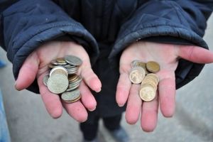Ce a păţit o bătrână miloasă din Năsăud care le-a dat de mâncare unor cerşetori