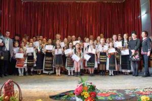 FOTO: Ansamblul  folcloric ,,Comori Ardelene” din Turda, câştigătorul marelui trofeu a celei de-a III-a  editie a  Festivalului ,,Cântec şi Joc Strămoşesc” din Ocna Mureş