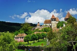 Dialog despre cum va arăta Transilvania în următorii 30 de ani, lansare de carte şi târg de produse tradiţionale la Alma Vii