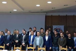 Revolta… lipitorilor de afişe!