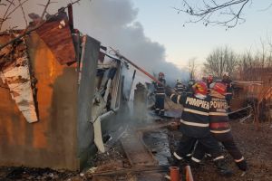 Bilantul incendiului devastator de la Faclia, judetul Constanta. Mai multe locuinte, mistuite de flacari