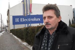 Presiuni uriaşe la Electrolux: sindicatul, acţionat în instanţă; semnături pentru greva generală