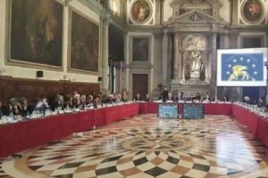 Ajungem din nou la Comisia de la Veneţia. Demers de ultimă oră împotriva Guvernului Dăncilă