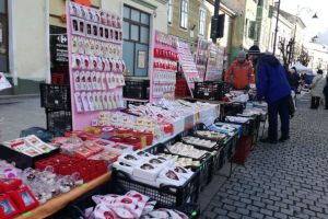 FOTO A început goana după mărţişoare la Sibiu – Zeci de comercianţi şi preţuri pentru toate buzunarele