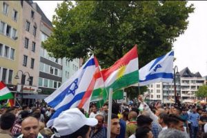 O nouă alianţă se prefigurează în Orientul Mijlociu: Kurzii abordează steaguri israeliene în timpul mitingurilor pentru independenţa Kurdistanului