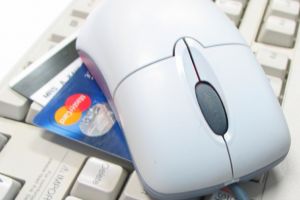 Alertă de promoţii false! Comisia Europeană a verificat peste 500 de site-uri de comerţ electronic. Aproape 60% aveau nereguli cu privire la preţuri şi reduceri