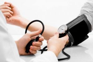 Exerciţiile fizice matinale determină scăderea tensiunii arteriale