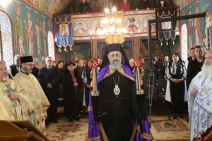 Sfânta Liturghie oficiată de ÎPS Irineu la Criş