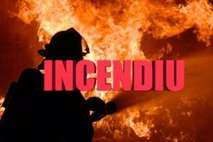 Alertă! Incendiu puternic. Pompierii au intervenit de urgenţă. Video în articol